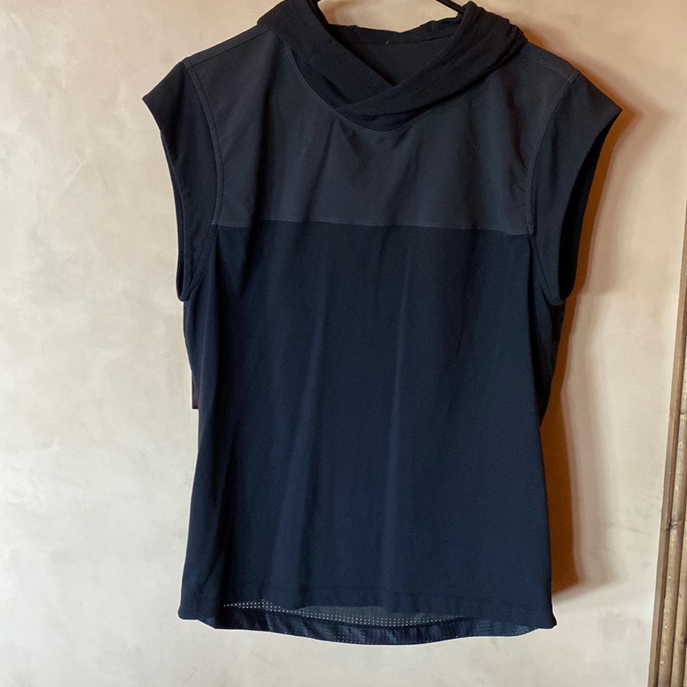 Mens Lululemon tank top with hood